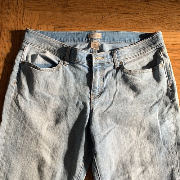GAP LIGHT WASH JEANS (12/31) - Picture 2 of 11